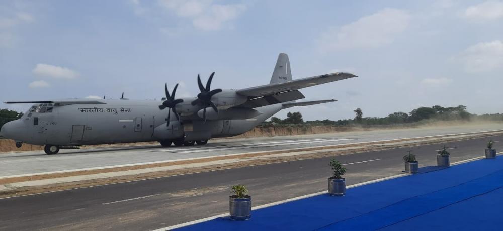 The Weekend Leader - IAF aircraft carrying Rajnath, Gadkari lands at NH in Rajasthan